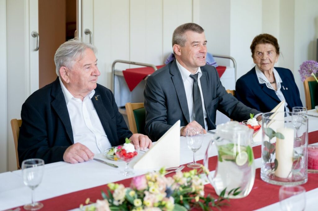 Mittagessen mit Zeitzeugen vor der Einweihung