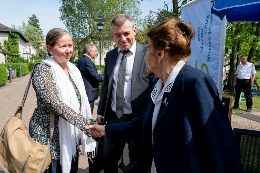 Frau Dr. Glauning mit Zeitzeugin