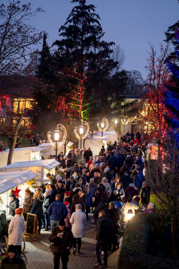 Vorweihnachtliche Stimmung am Adventsbasar