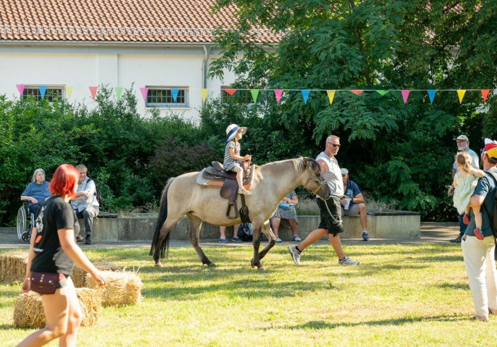 Ponyreiten gab es auch.