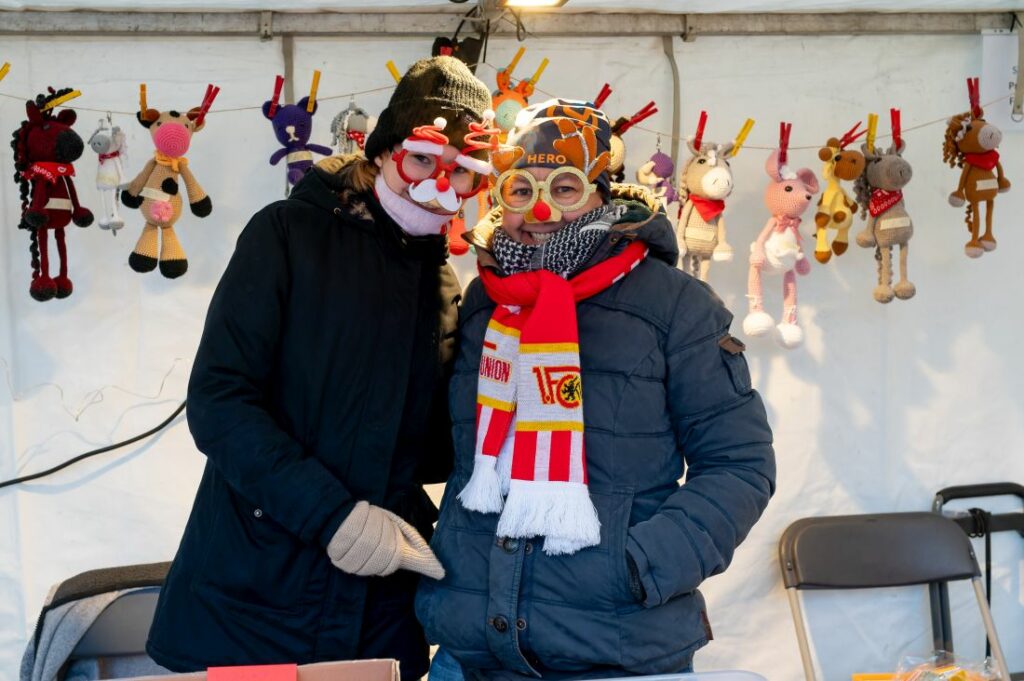 Lustige Stände auf dem Adventsbasar