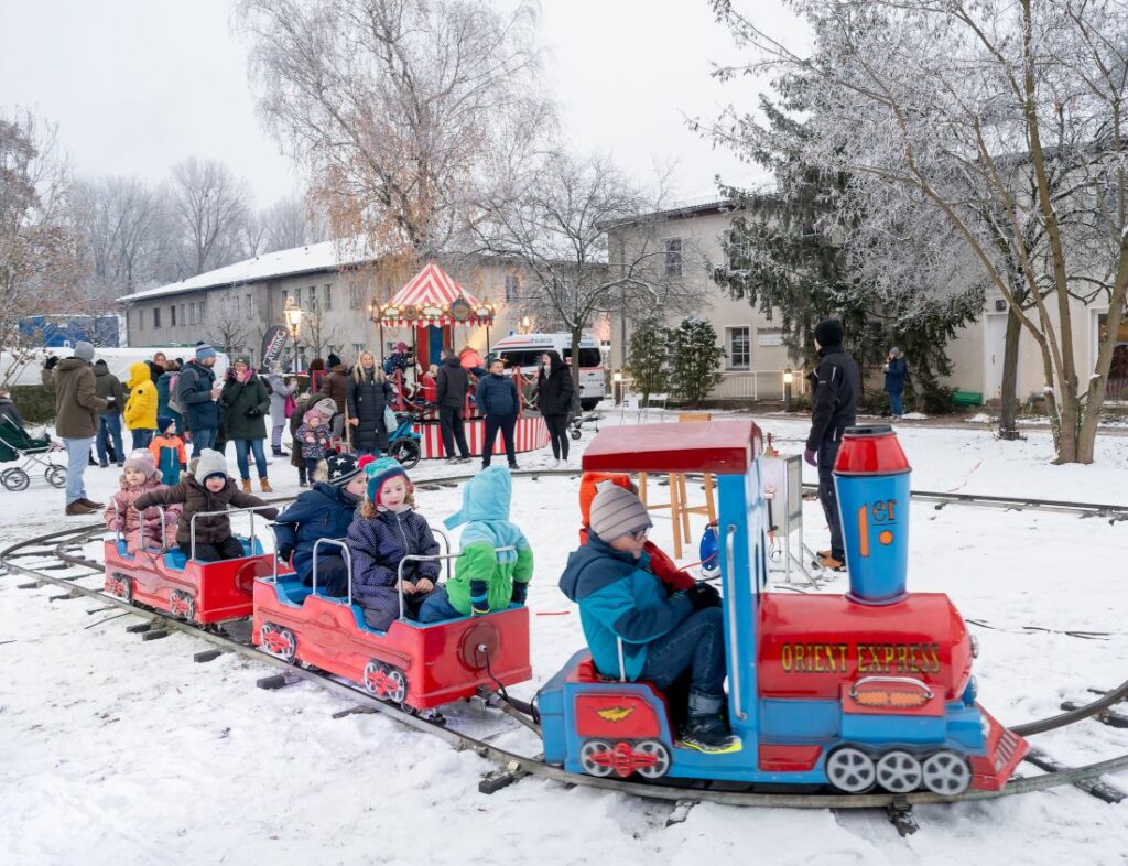 Kindereisenbahn auf dem Adventsbasar