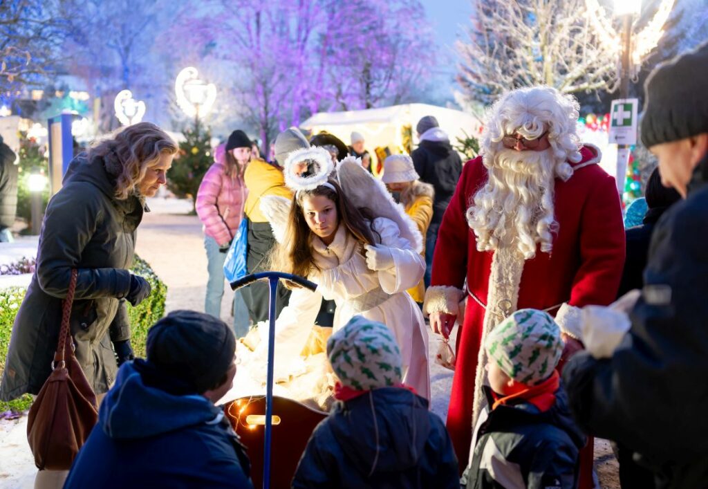 Engel und Weihnachtsmann Adventsbasar