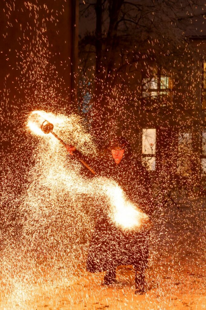 Feuershow Adventsbasar