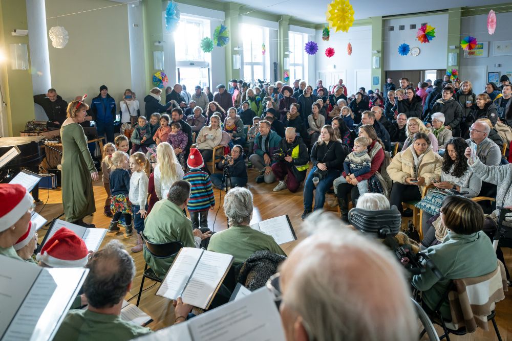 Adventsbasar Chorauftritt