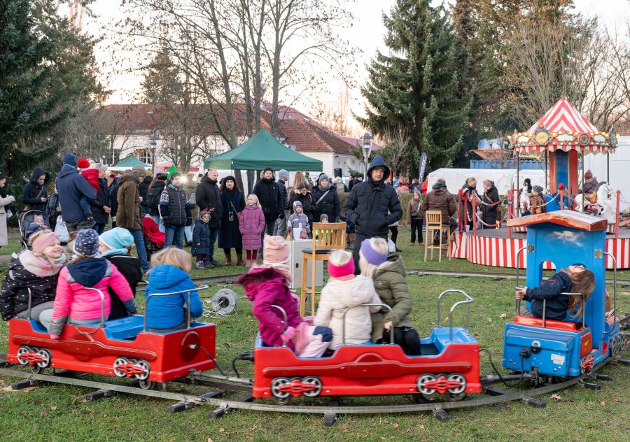 Adventsbasar Kinderkarussell