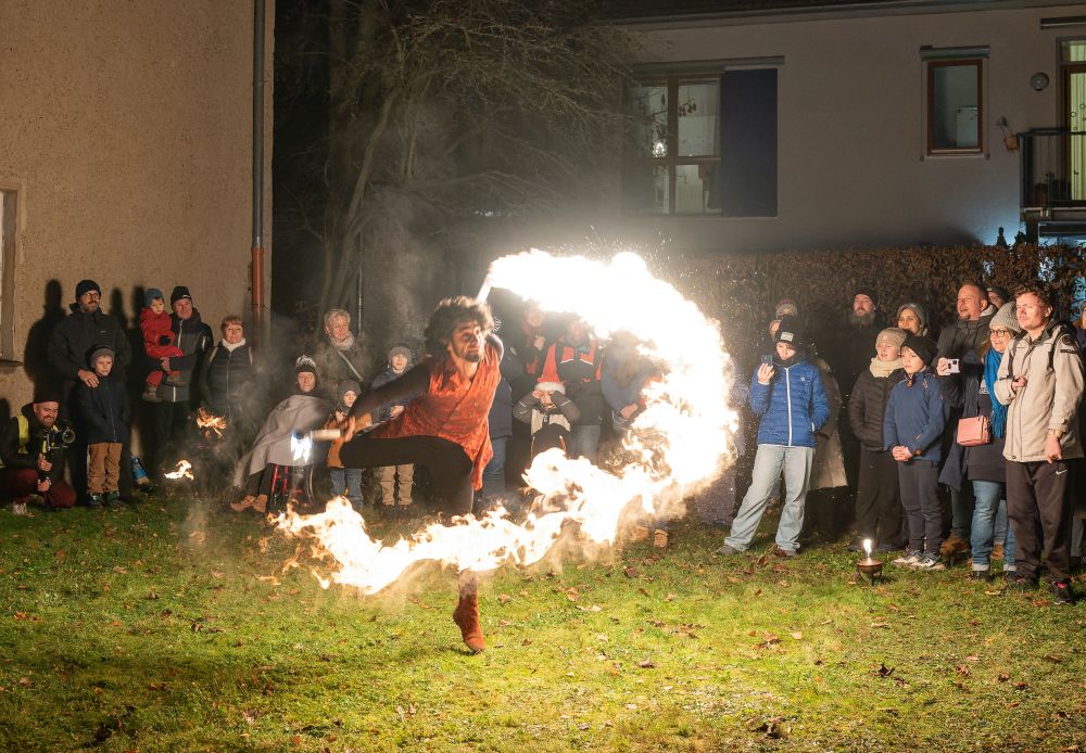 Adventsbasar Feuershow