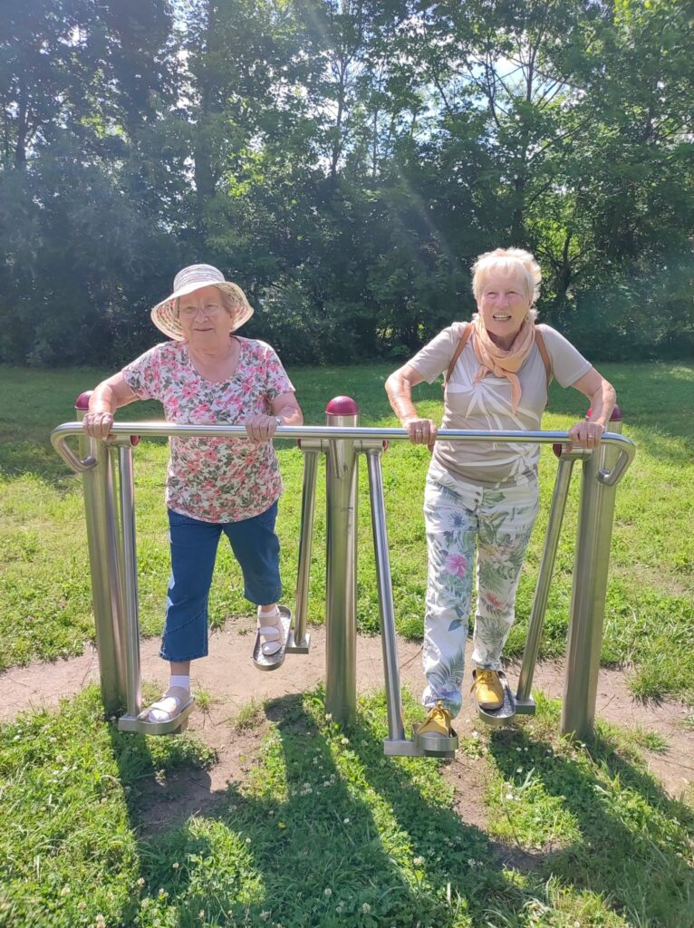 Zwei Damen beim Sport